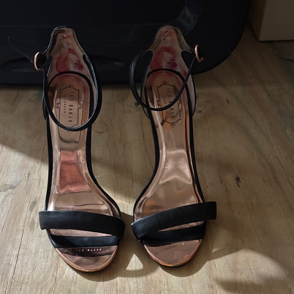 Ted Baker Elegant Black and Rose Gold Heels